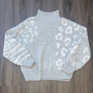 Nine West Gray and White Sweater